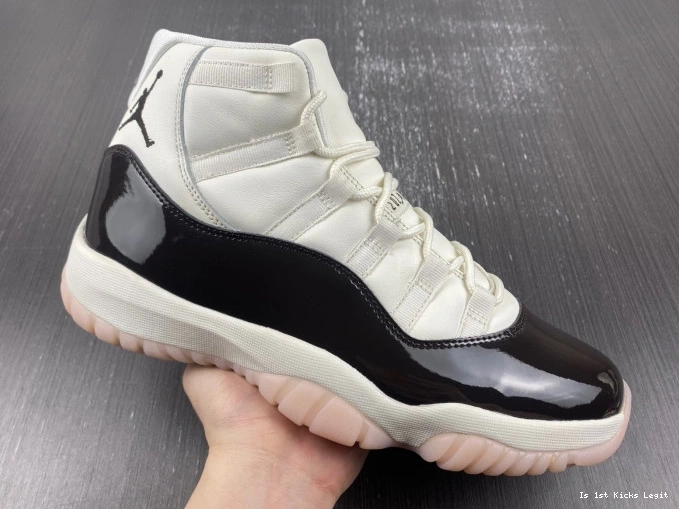 Neapolitan AR0715-101 WMNS Jordan Air 11 0802